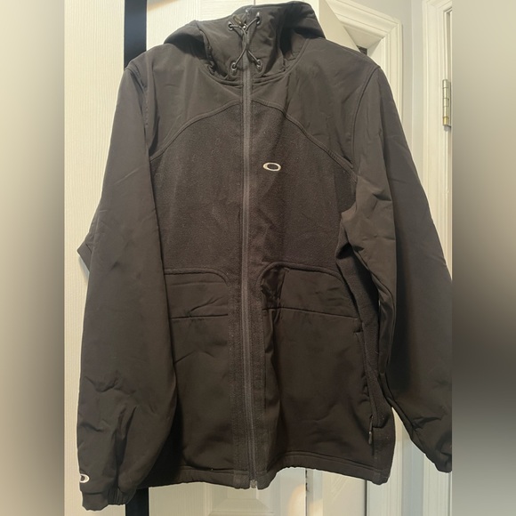 #32- Men’s Oakley Jacket - Picture 2 of 10